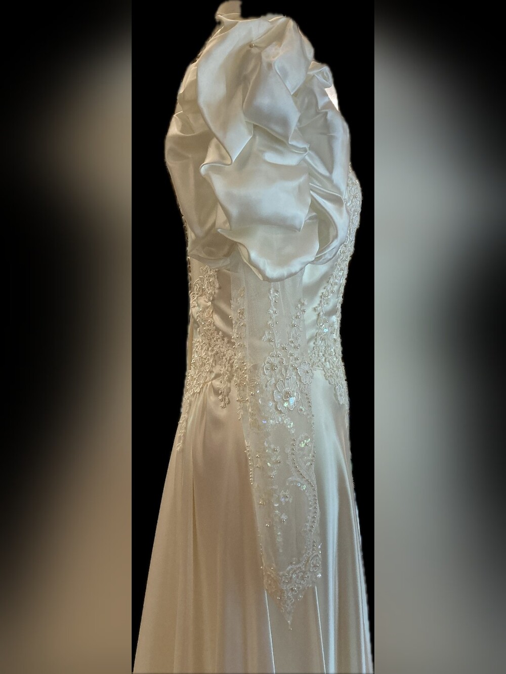 Vintage Ivory Satin and Lace Wedding Gown - Picture 8 of 16